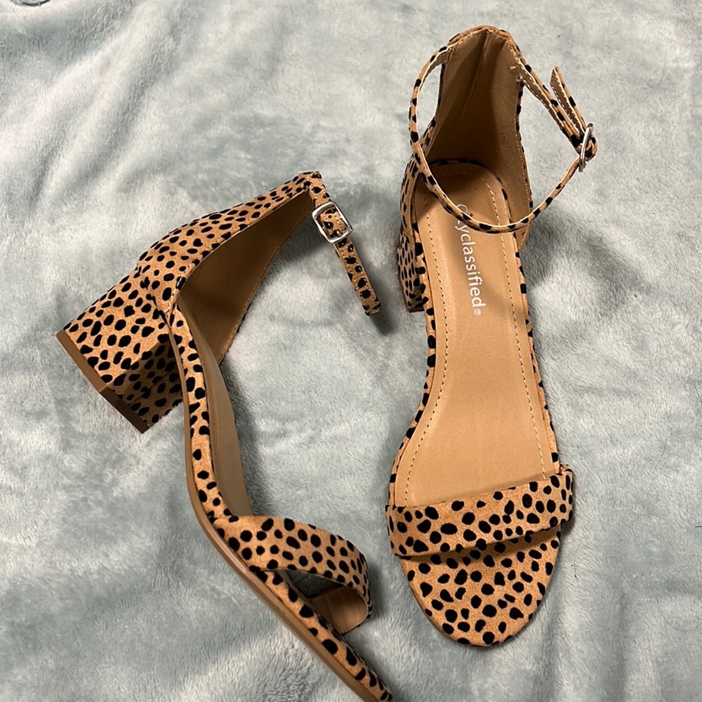 Like New Cheetah Sandals
